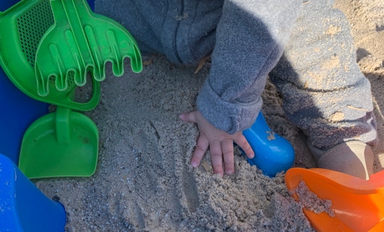Kinder im Sandkasten