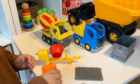 Spielzeug auf einem Tisch